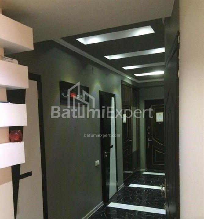 Daire 107 m² Daire - Şerif Khimshiashvili, Batumi, Gürcistan