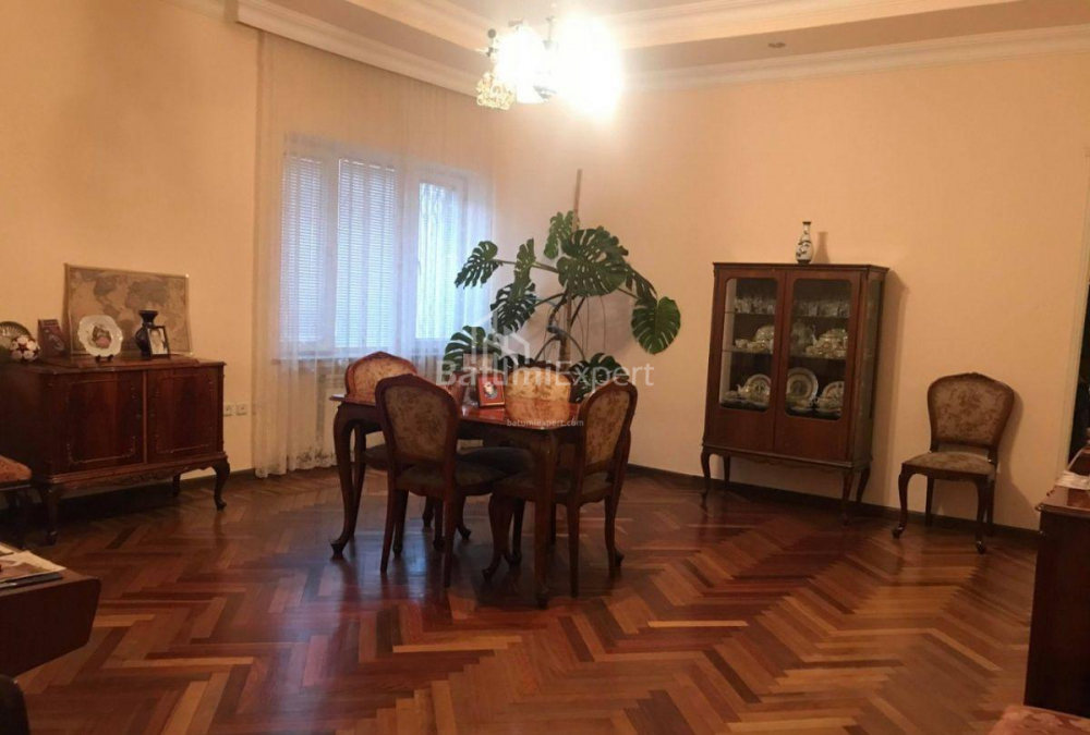 Daire 120 m² Daire - Zuraba Gorgiladze, Batumi, Gürcistan