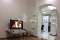 Daire 130 m² Daire - Şerif Khimshiashvili, Batumi, Gürcistan